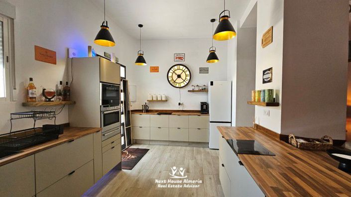 Image No.8-4 Bed Townhouse for sale