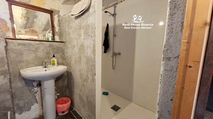 Image No.20-6 Bed Country House for sale