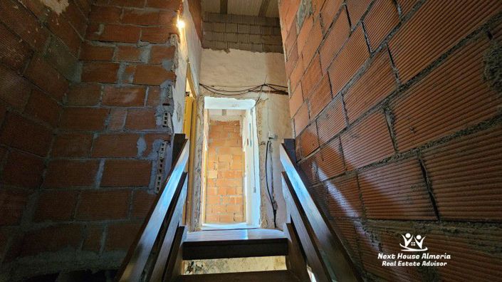 Image No.34-6 Bed Country House for sale