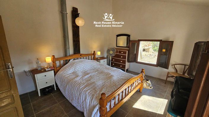 Image No.40-6 Bed Country House for sale