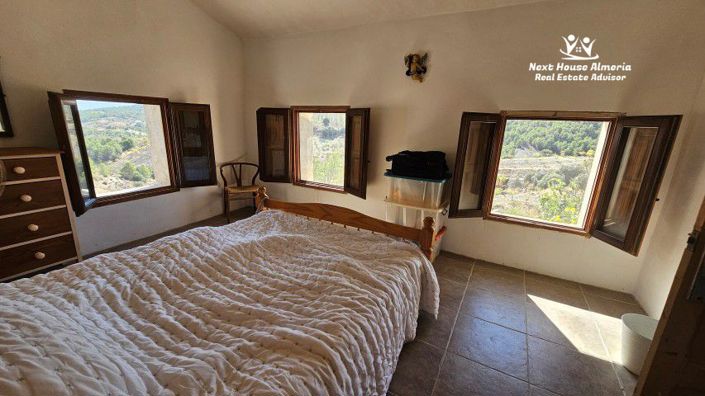 Image No.41-6 Bed Country House for sale