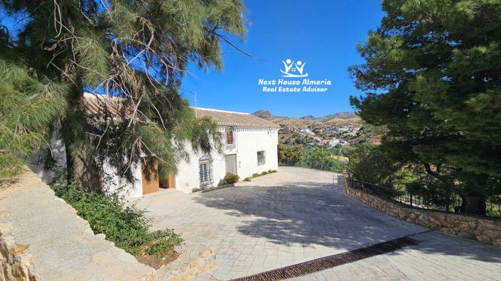 Image No.2-8 Bed Country House for sale