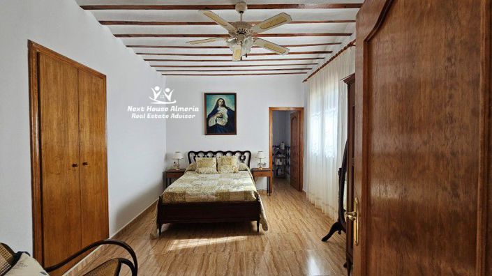 Image No.12-8 Bed Country House for sale