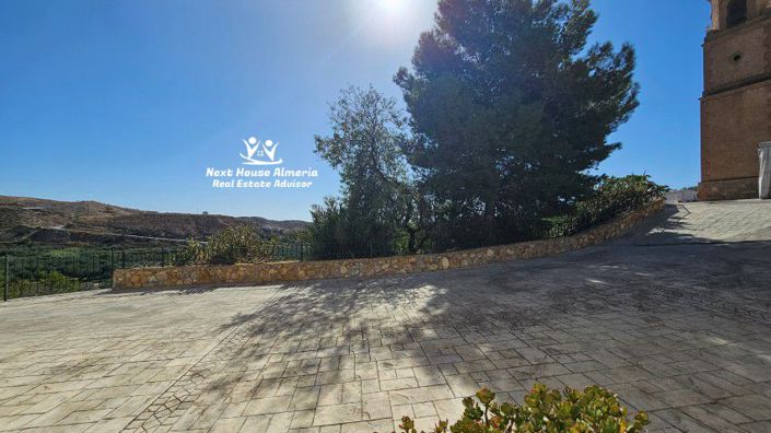 Image No.5-8 Bed Country House for sale