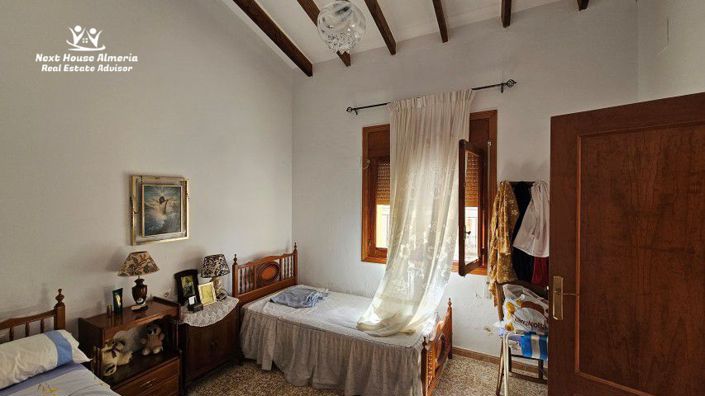 Image No.12-3 Bed Townhouse for sale