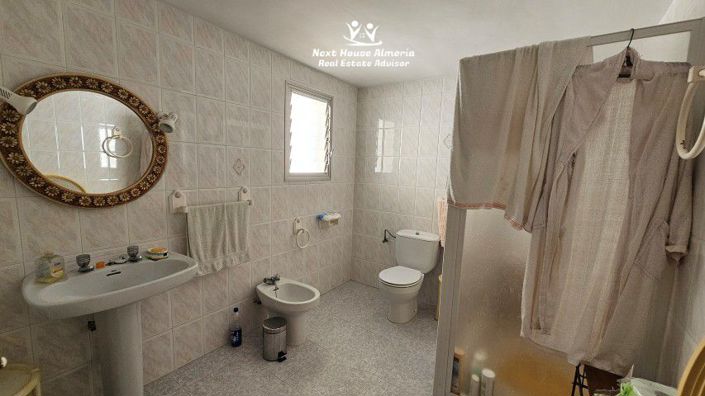 Image No.26-3 Bed Townhouse for sale