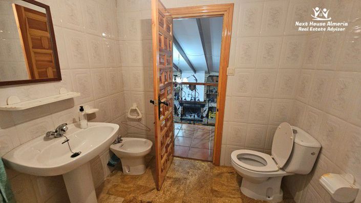 Image No.37-4 Bed Country House for sale