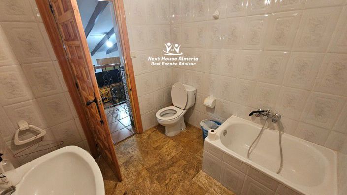 Image No.46-4 Bed Country House for sale