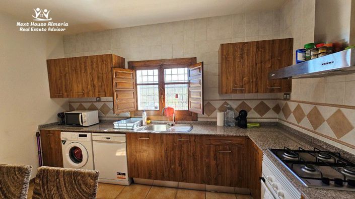 Image No.37-3 Bed Country House for sale