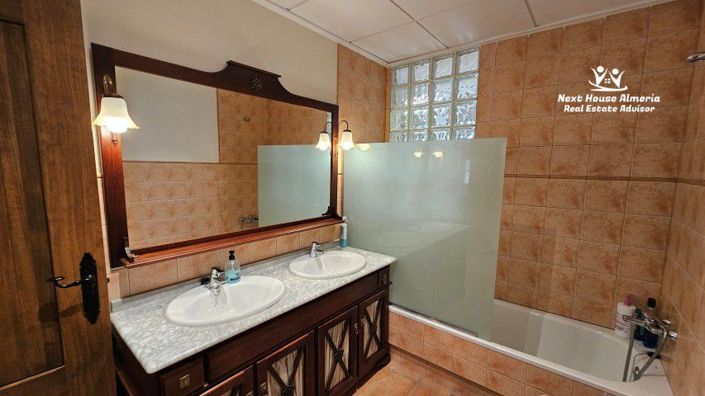 Image No.42-3 Bed Country House for sale