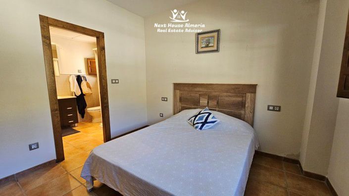 Image No.50-3 Bed Country House for sale