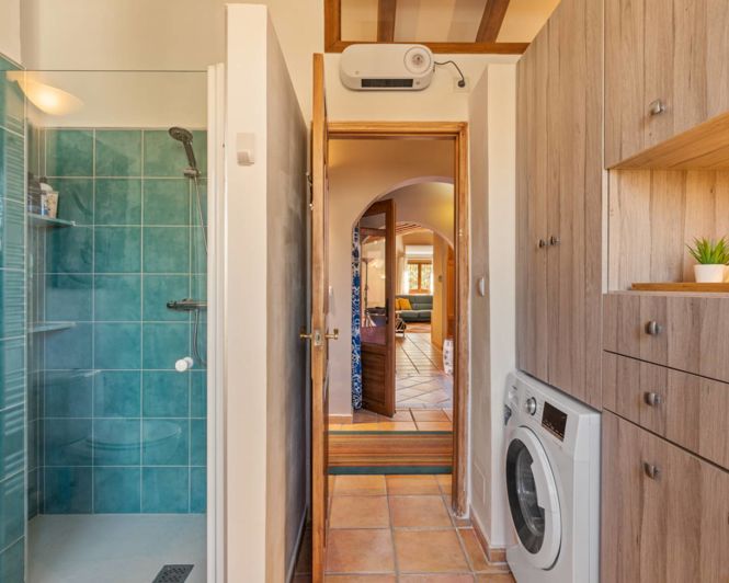 Image No.21-7 Bed Property for sale