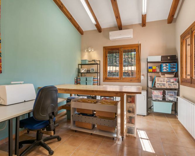 Image No.26-7 Bed Property for sale