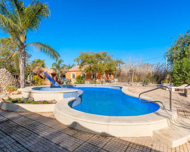 Image No.27-7 Bed Property for sale