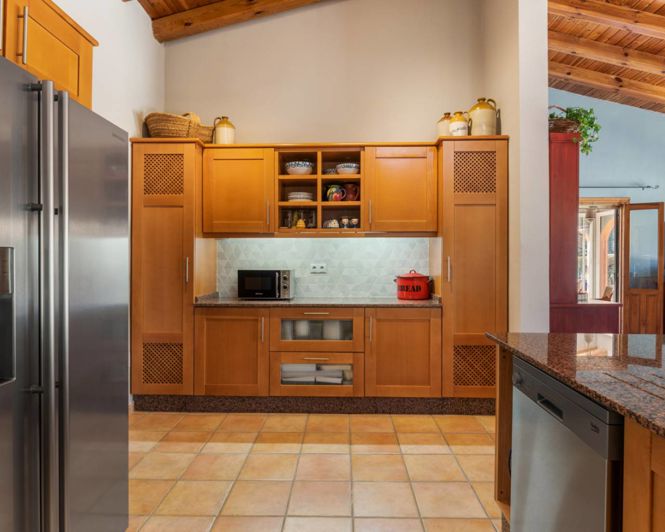 Image No.4-7 Bed Property for sale