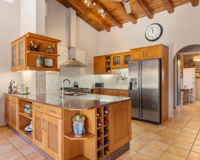 Image No.5-7 Bed Property for sale