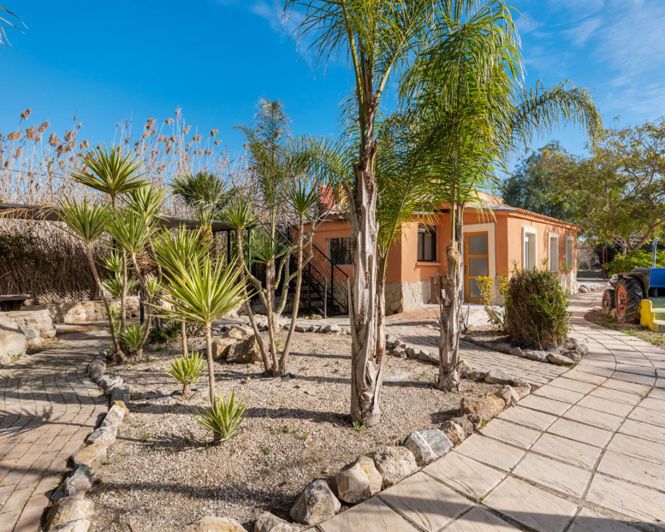 Image No.50-7 Bed Property for sale