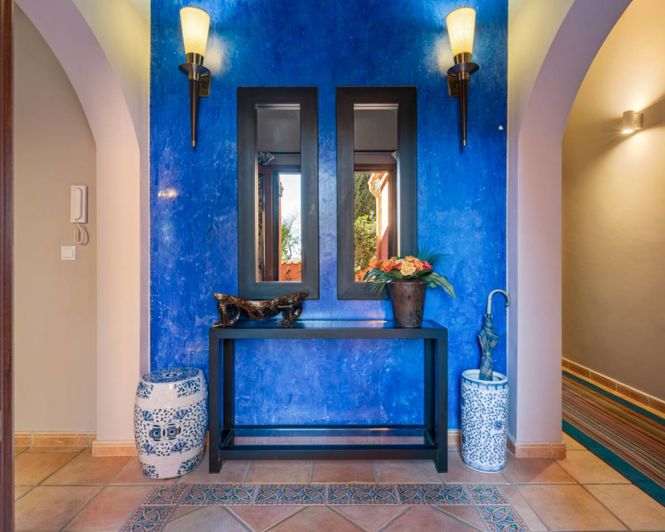 Image No.8-7 Bed Property for sale