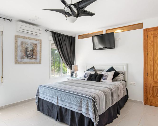 Image No.10-4 Bed Property for sale