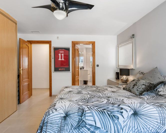 Image No.8-4 Bed Property for sale