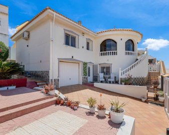 6 Bed Villa for sale