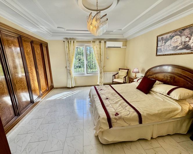 Image No.18-8 Bed Property for sale