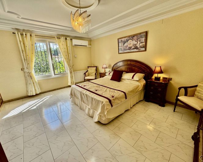 Image No.19-8 Bed Property for sale