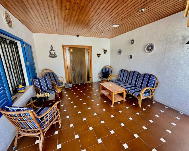 Image No.2-8 Bed Property for sale