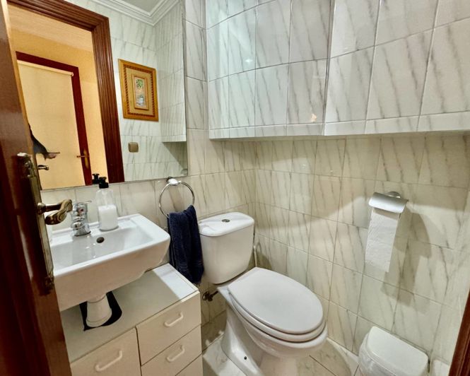 Image No.25-8 Bed Property for sale