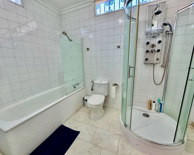 Image No.26-8 Bed Property for sale