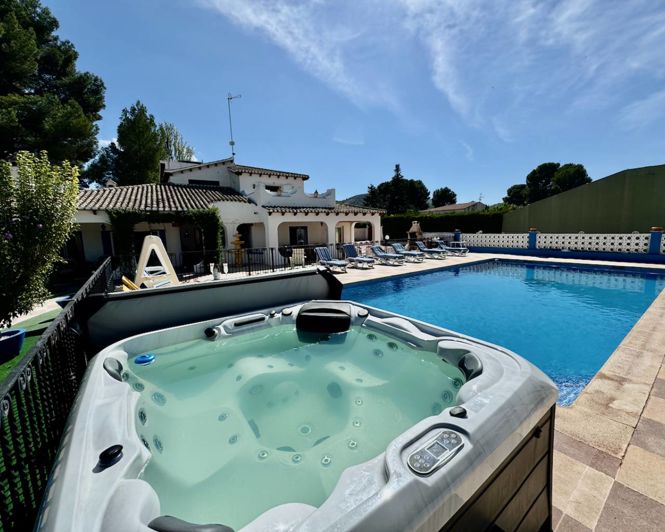 Image No.29-8 Bed Property for sale