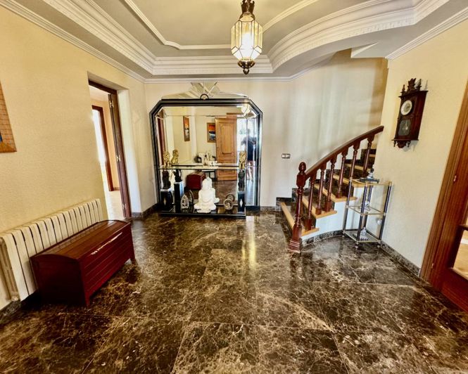 Image No.3-8 Bed Property for sale