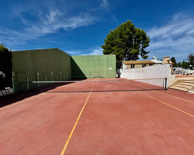 Image No.34-8 Bed Property for sale