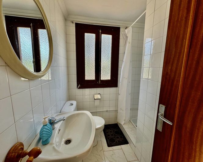 Image No.39-8 Bed Property for sale