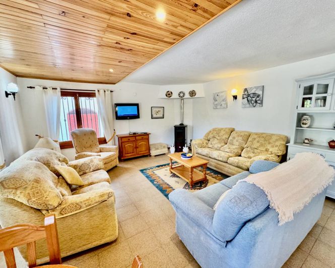 Image No.43-8 Bed Property for sale