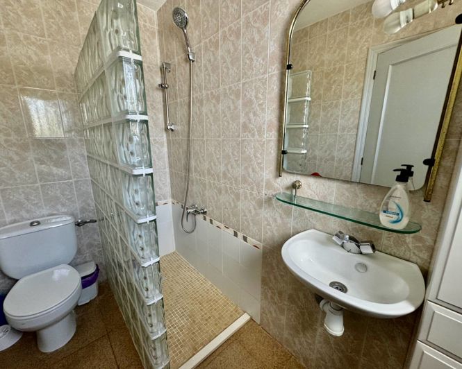 Image No.44-8 Bed Property for sale