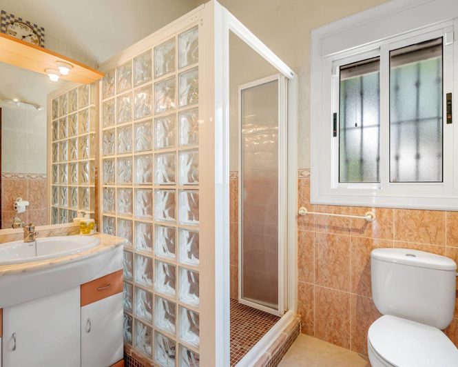 Image No.11-2 Bed Property for sale