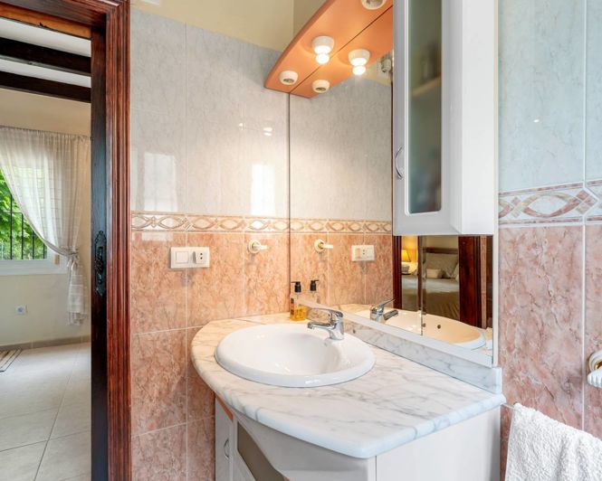 Image No.14-2 Bed Property for sale