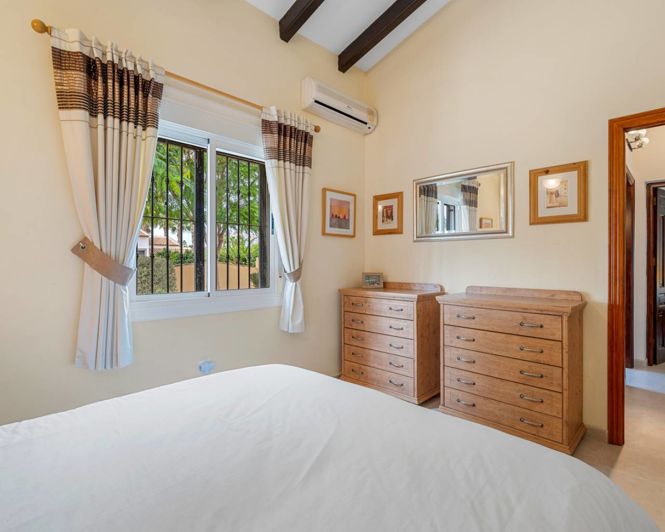 Image No.16-2 Bed Property for sale