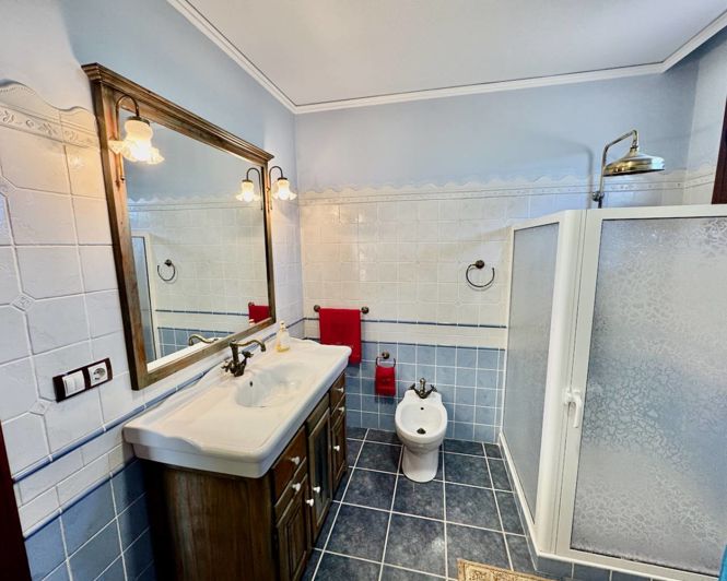 Image No.17-4 Bed Property for sale