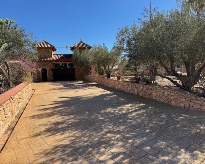 Image No.34-4 Bed Property for sale