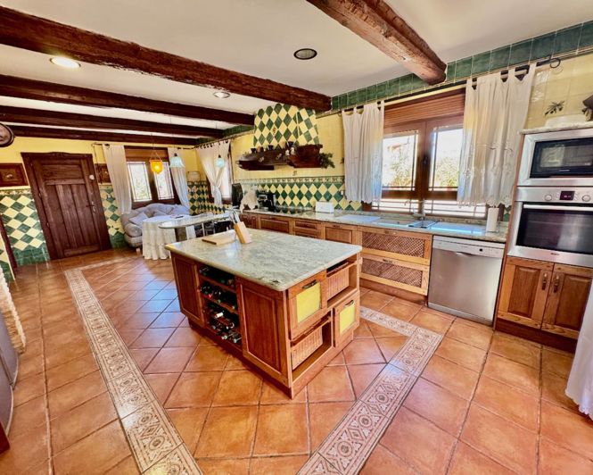 Image No.5-4 Bed Property for sale