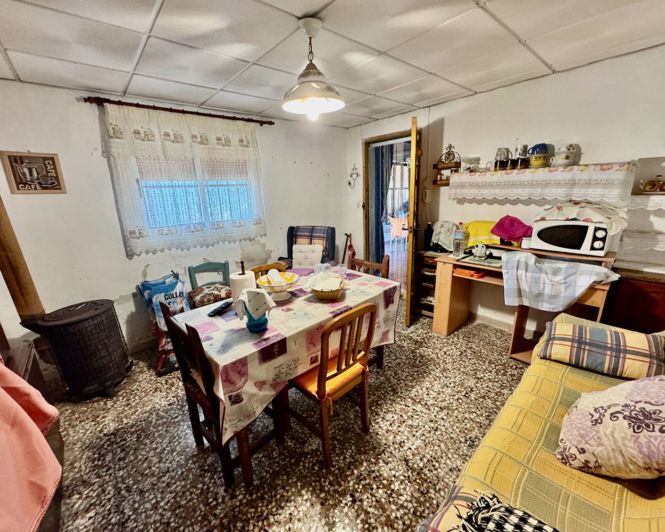 Image No.11-4 Bed Property for sale