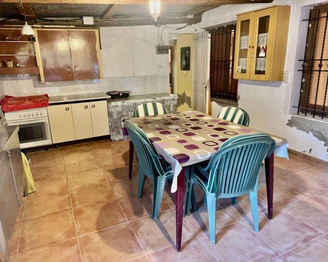 Image No.7-4 Bed Property for sale