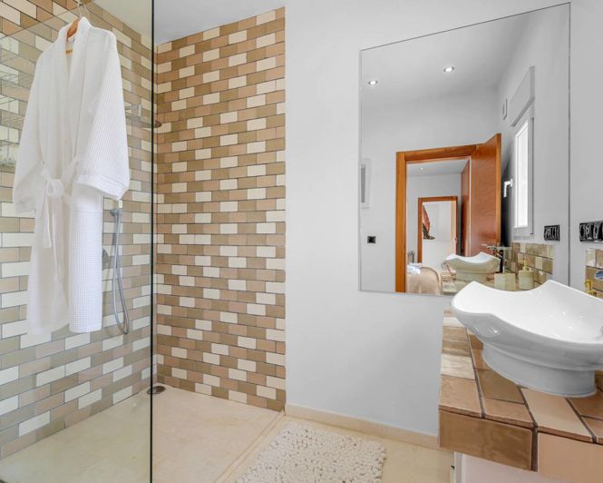 Image No.21-7 Bed Villa for sale