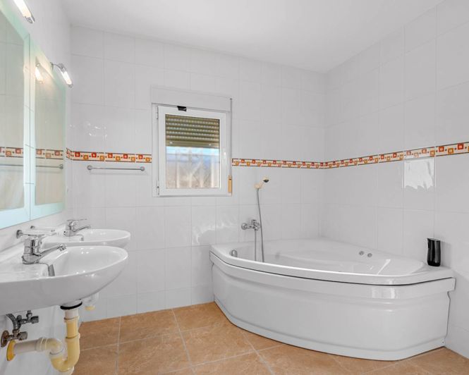 Image No.32-7 Bed Villa for sale