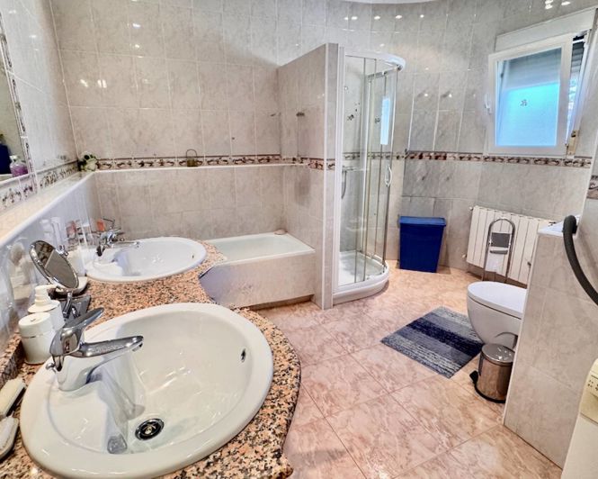 Image No.8-5 Bed Villa for sale