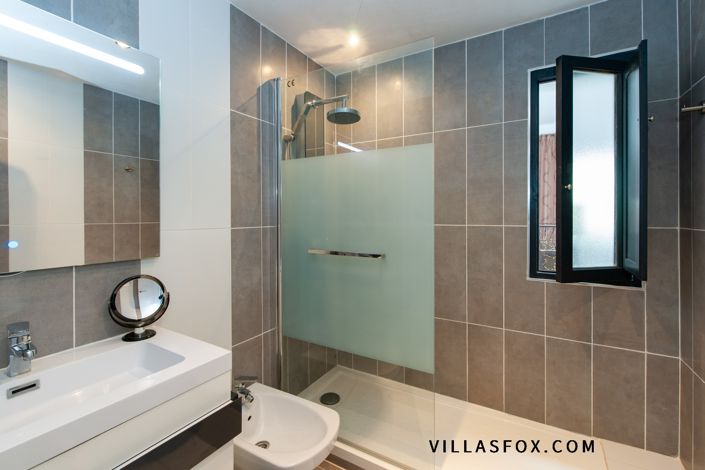 Image No.20-3 Bed Villa for sale