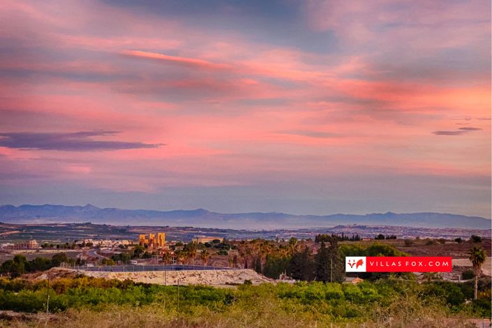 Image No.56-3 Bed Townhouse for sale