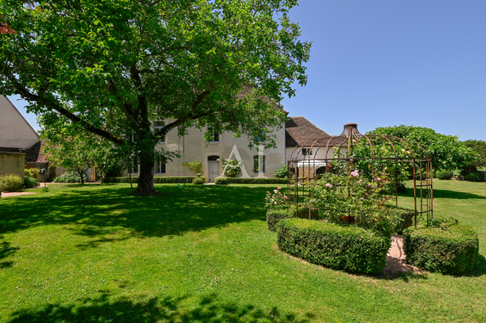 Image No.3-14 Bed Property for sale